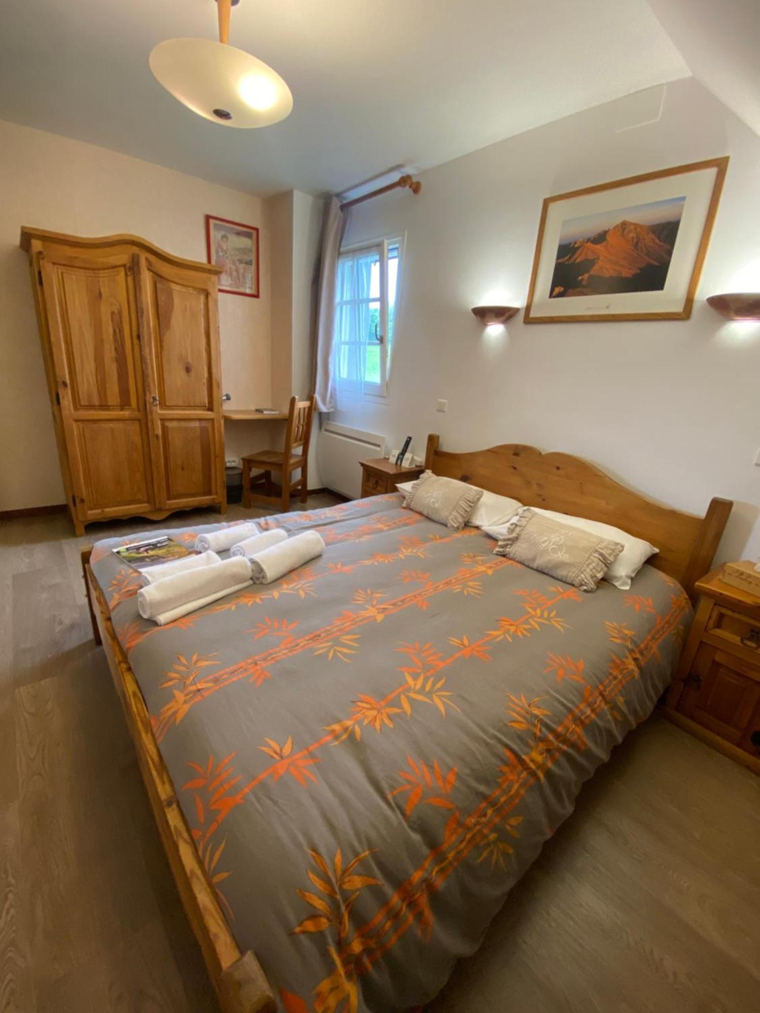 Logis Hotel Restaurant Auberge Du Bougnat Saint-Victor-la-Riviere Екстериор снимка