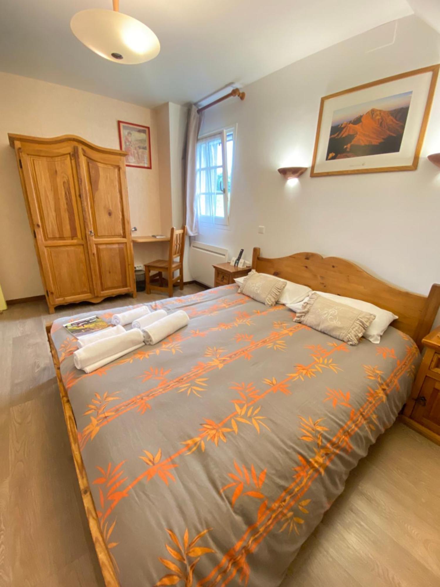 Logis Hotel Restaurant Auberge Du Bougnat Saint-Victor-la-Riviere Екстериор снимка