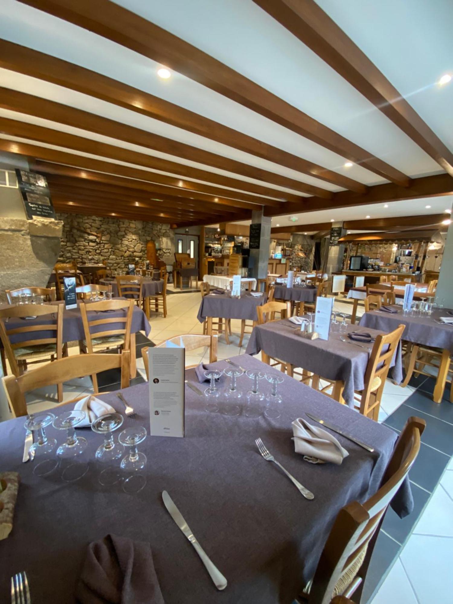 Logis Hotel Restaurant Auberge Du Bougnat Saint-Victor-la-Riviere Екстериор снимка