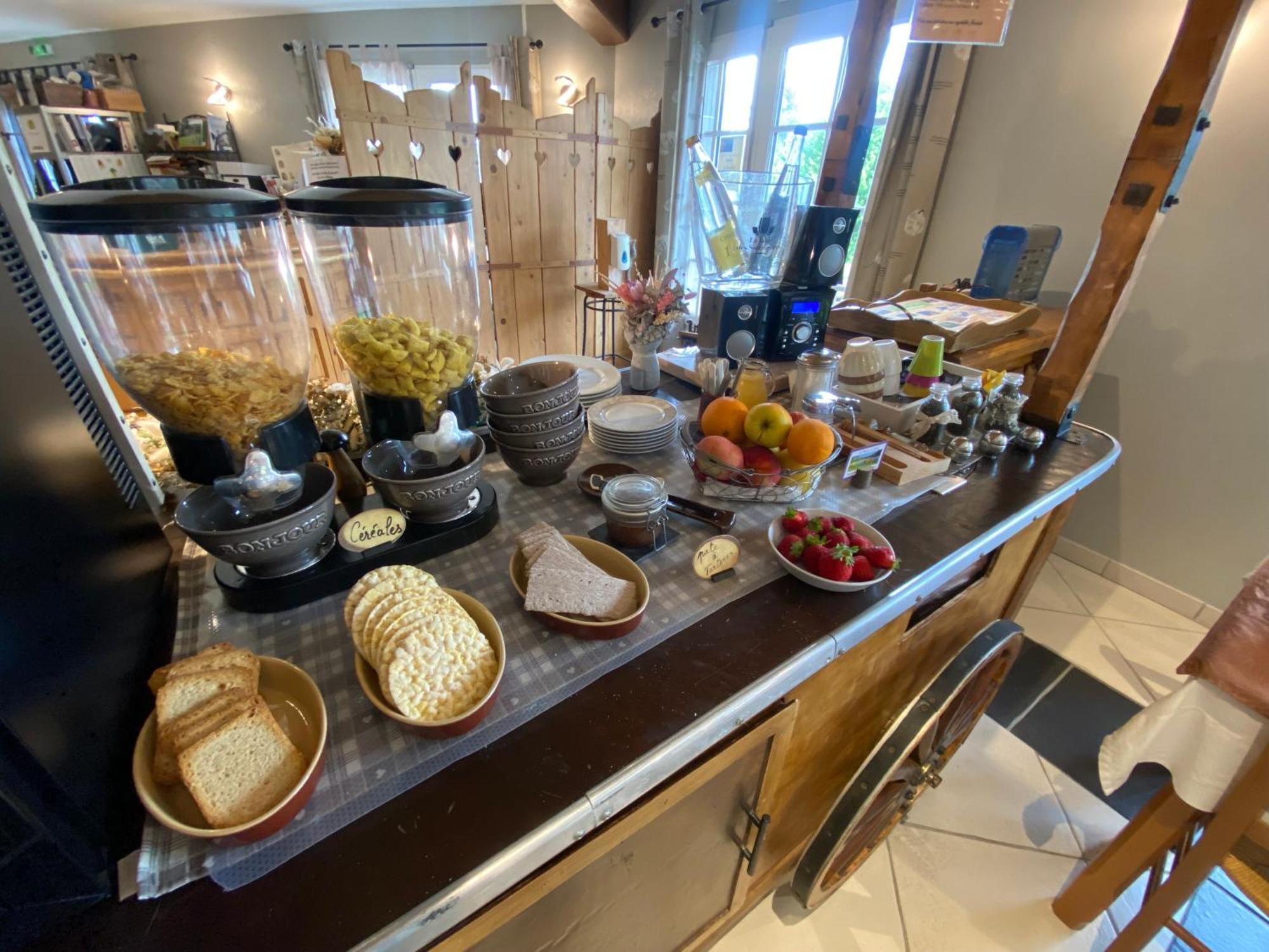 Logis Hotel Restaurant Auberge Du Bougnat Saint-Victor-la-Riviere Екстериор снимка