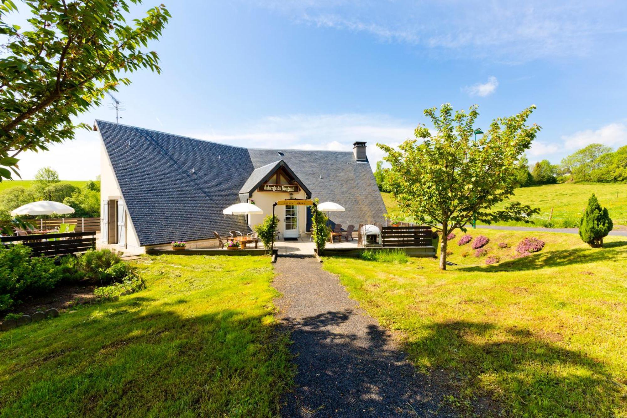 Logis Hotel Restaurant Auberge Du Bougnat Saint-Victor-la-Riviere Екстериор снимка