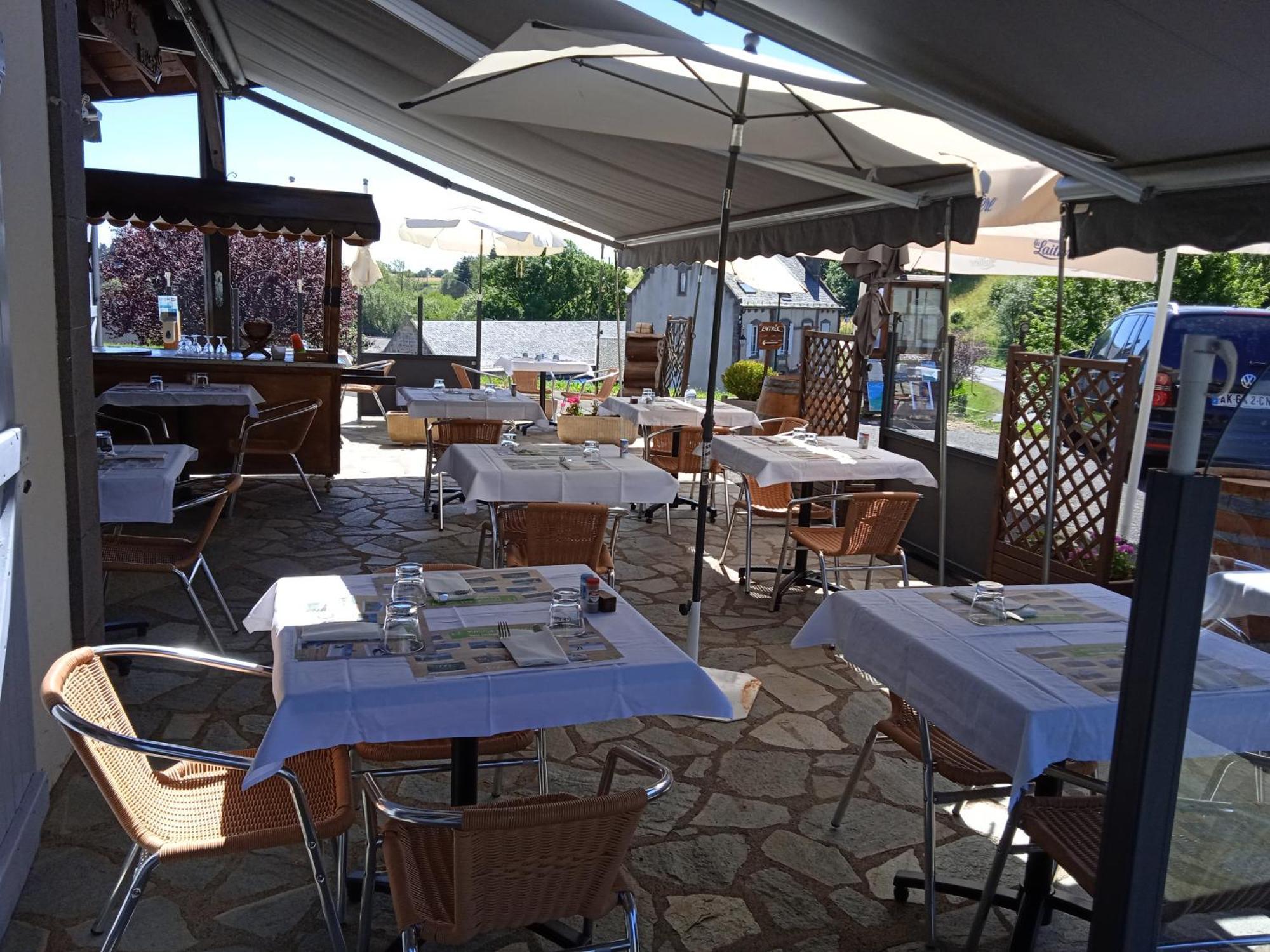 Logis Hotel Restaurant Auberge Du Bougnat Saint-Victor-la-Riviere Екстериор снимка