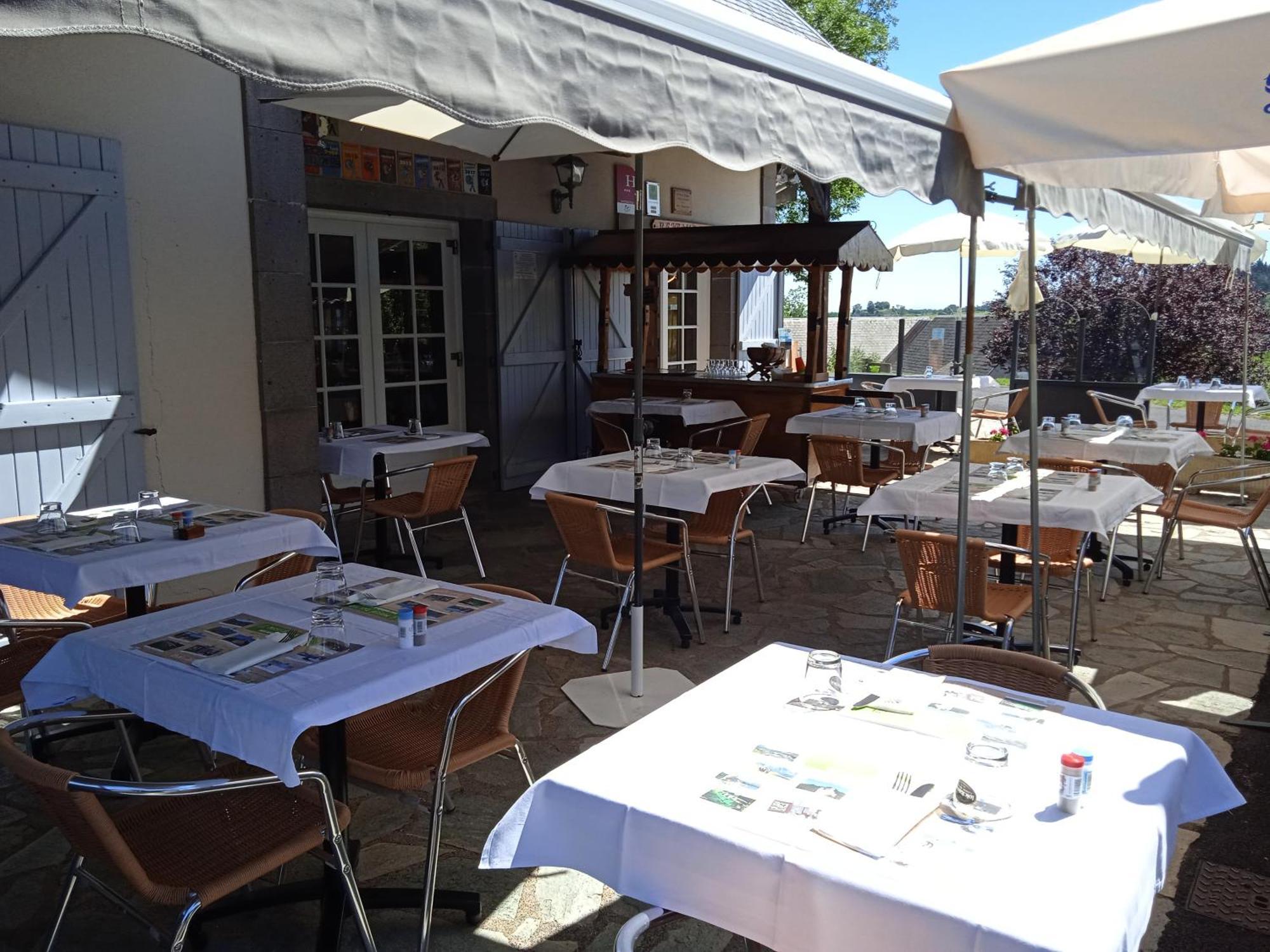 Logis Hotel Restaurant Auberge Du Bougnat Saint-Victor-la-Riviere Екстериор снимка